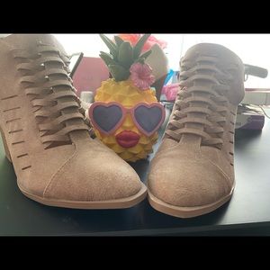 Quipid, Ankle boots size 8